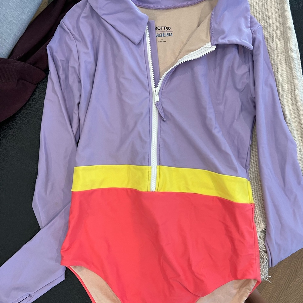 Mott50 one piece, Medium.